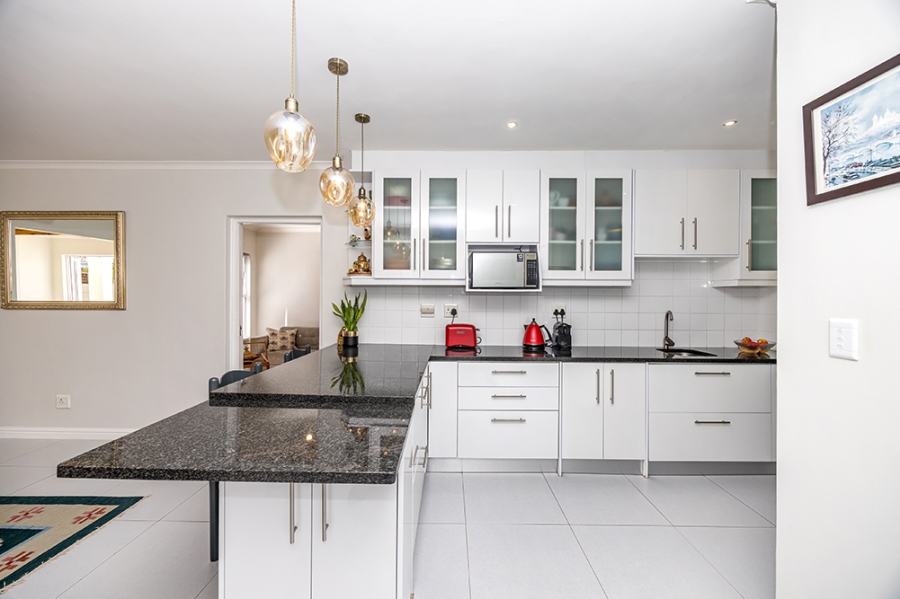 3 Bedroom Property for Sale in Sunningdale Western Cape